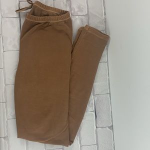 SKIMS Outdoor Leggings Camel Size Medium 🤎
